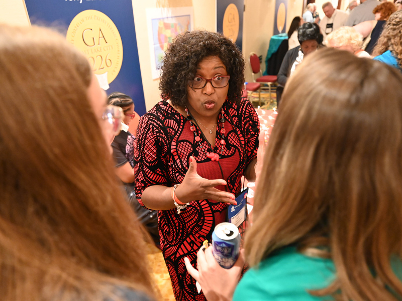 Co-Moderator Candidate Cece Armstrong meets attendees