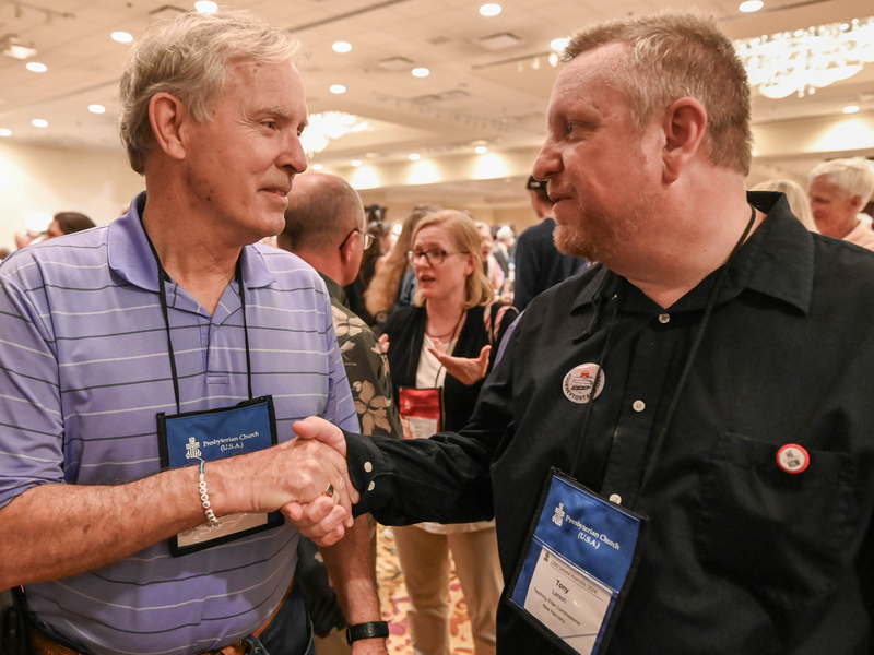 Co-Moderator candidate Tony Larson meets attendees