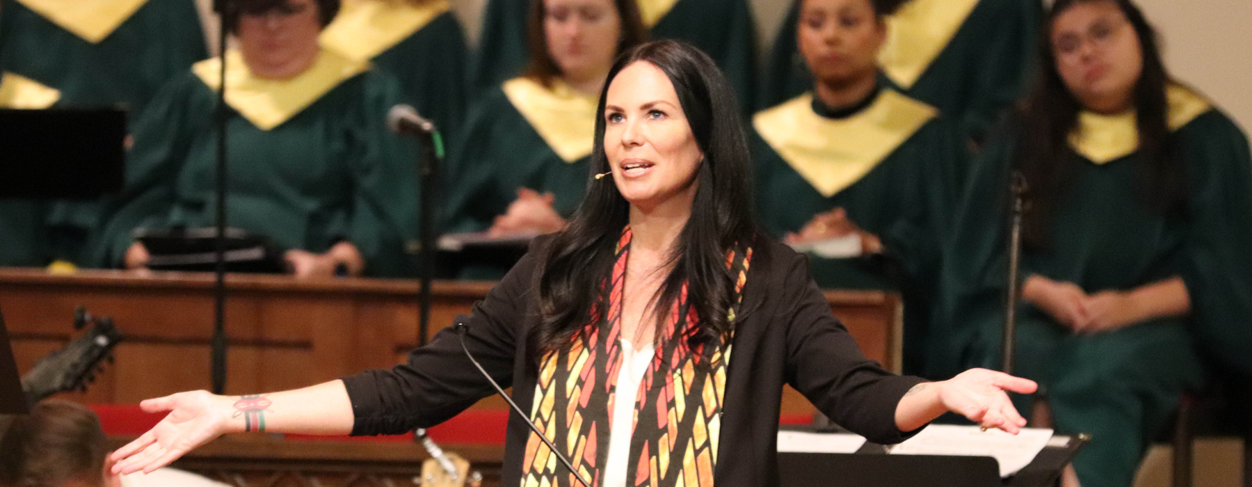 Rev. Jamie White leads worship attended by GA226 participants