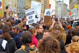 A crowd of marches against Roma discrimination.