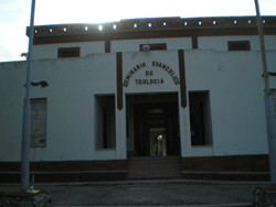 The front entrance og Matanzas Evangelical Theological Seminary