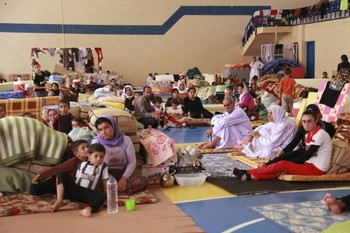 Displaced people from the minority Yazidi group, fleeing violence in the Iraqi town of Sinjar west of Mosul, take refuge at Dohuk province, Aug. 29, 2014.