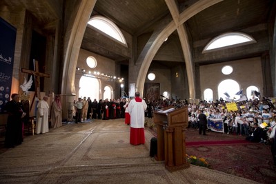 Pope meets with Iraqi refugees