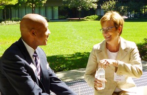 Paul T. Roberts, Presidente and Decano del Seminario Teológico Johnson C. Smith y Leanne VanDyk, Presidenta del Semianario Teológico de Columbia.