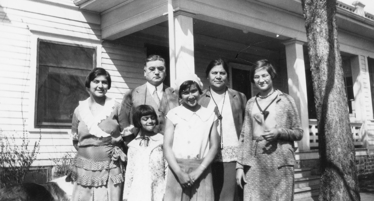 The Cloud family, circa 1930s. Pearl ID: islandora:300769