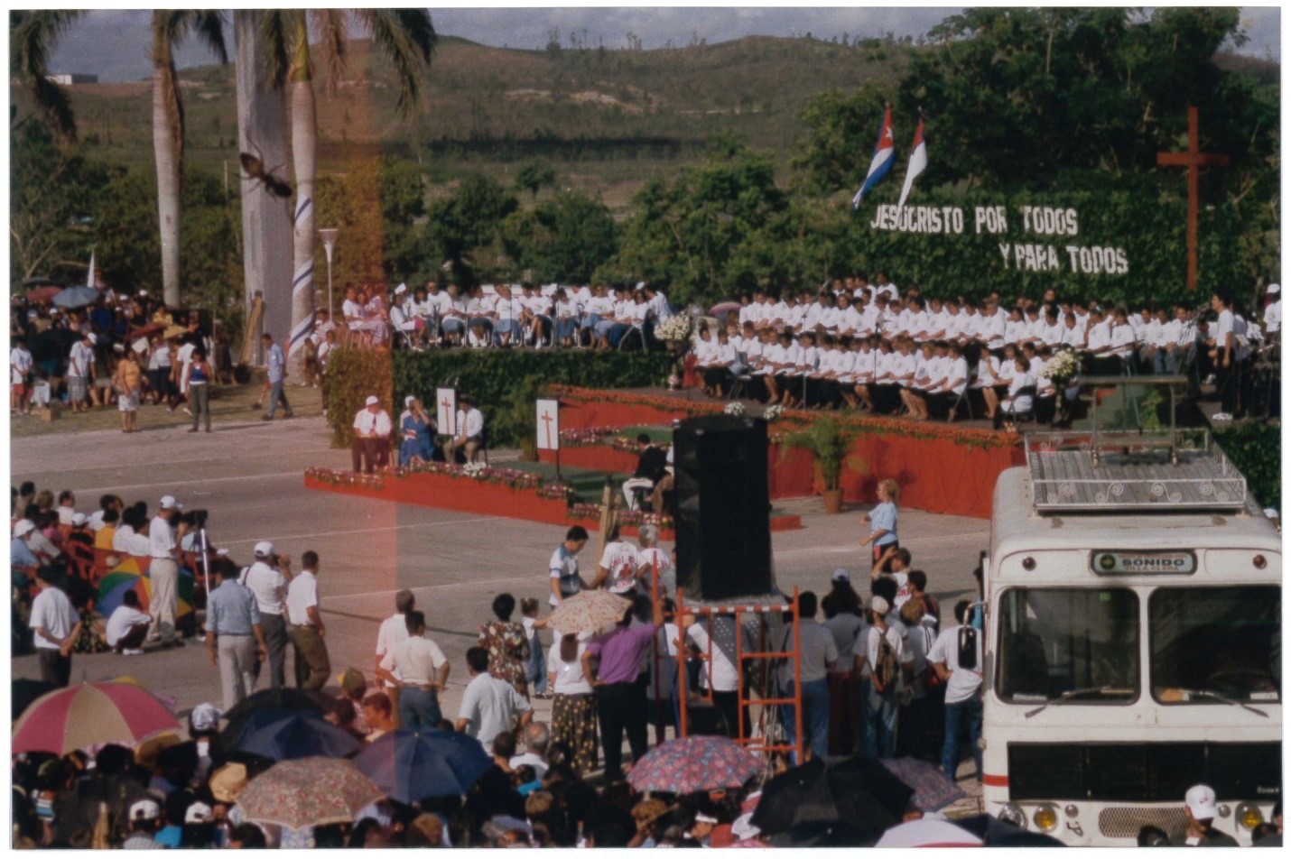 First public evangelical gatherings in Cuba under communism, 1999