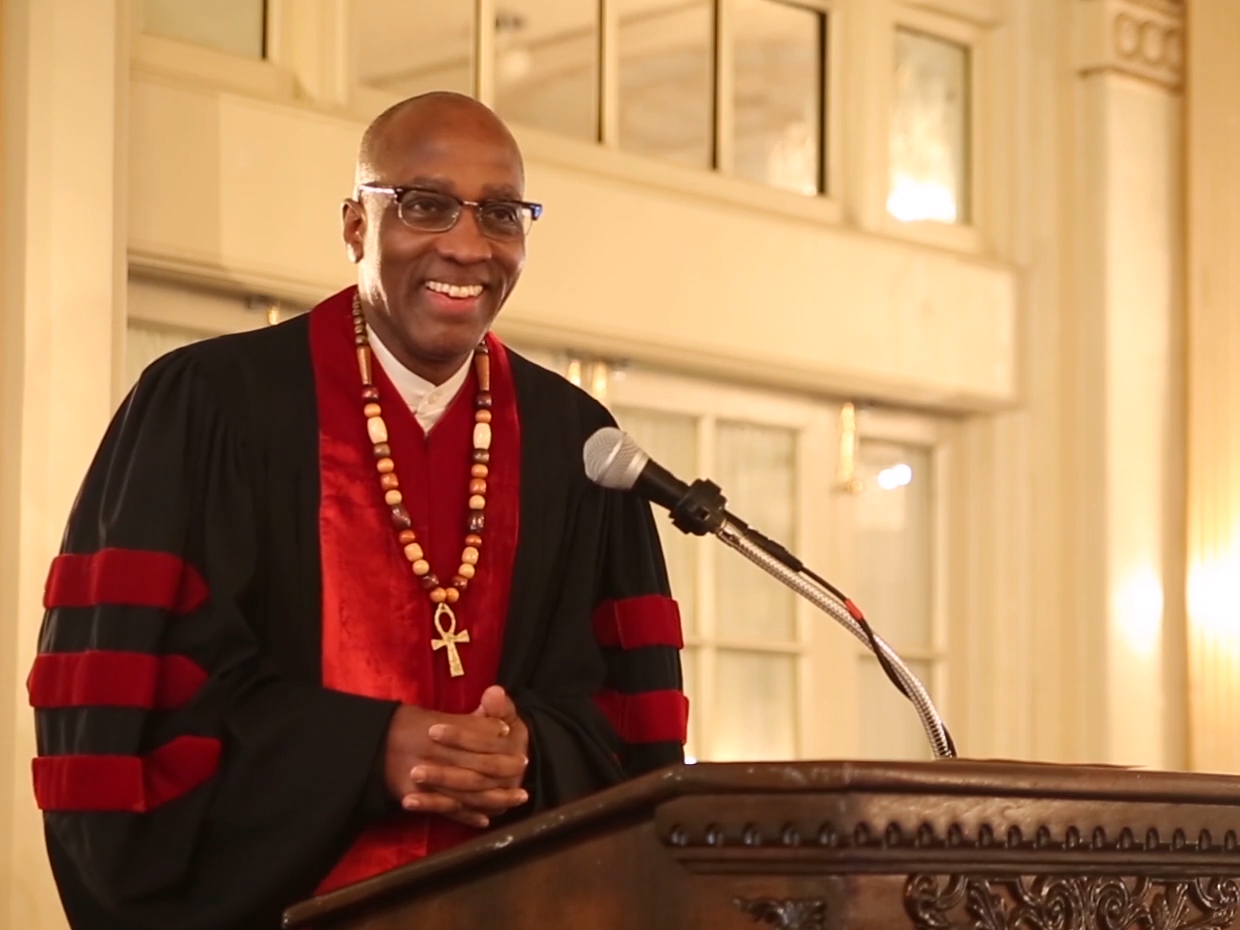 J. Herbert Nelson, II leads worship at the Presbyterian Mission Agency Board meeting in May 2017. Image by Randy Hobson.