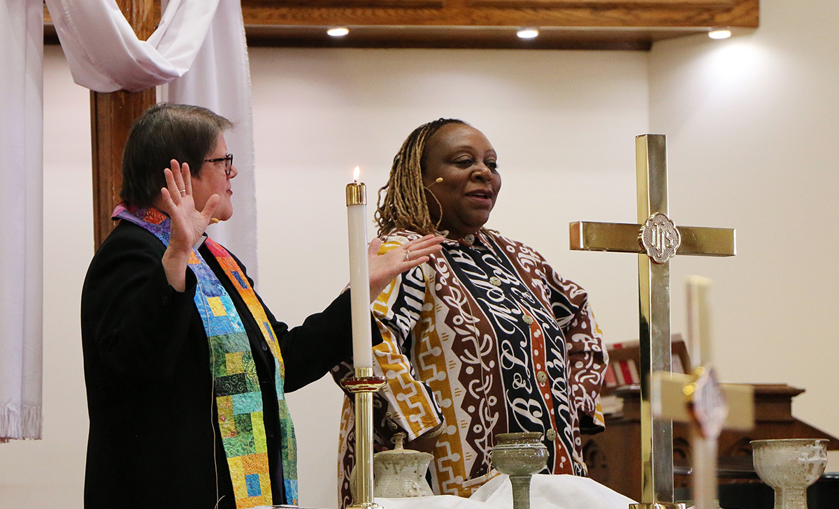 The Rev. Gail Doering (left) joins new pastor the Rev. Doris Evans at the communion table. Photo by Randy Hobson